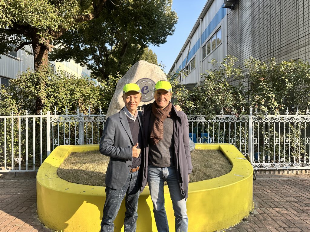 左：艾尼科董事长 Dr. Michael Zhu 右：Redecam CEO Mr. Alberto Pedrinoni